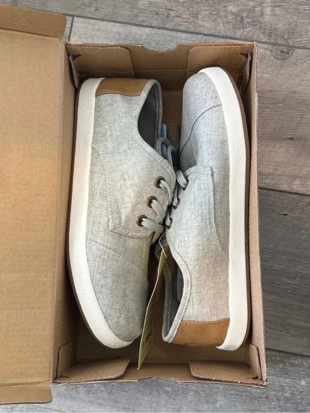 NWT TOMS Youth Paseo Drizzle Grey Coated Linen Shoes Size 4